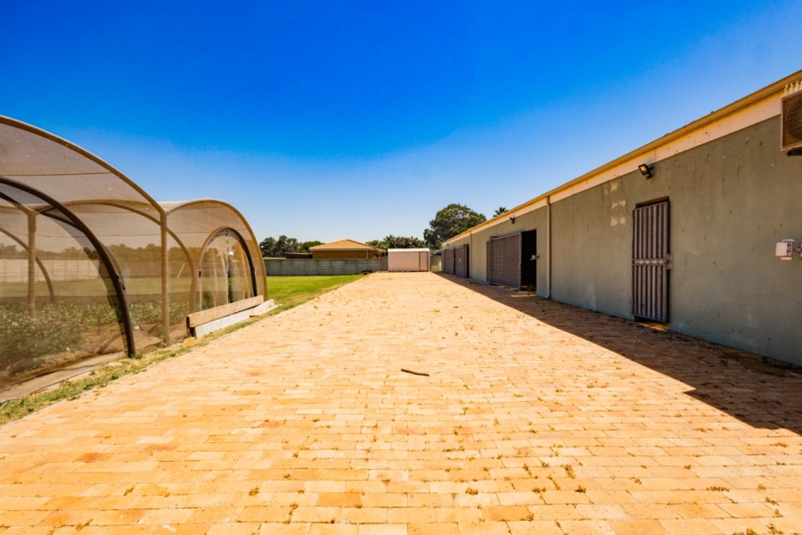 8 Bedroom Property for Sale in Joostenbergvlakte Western Cape